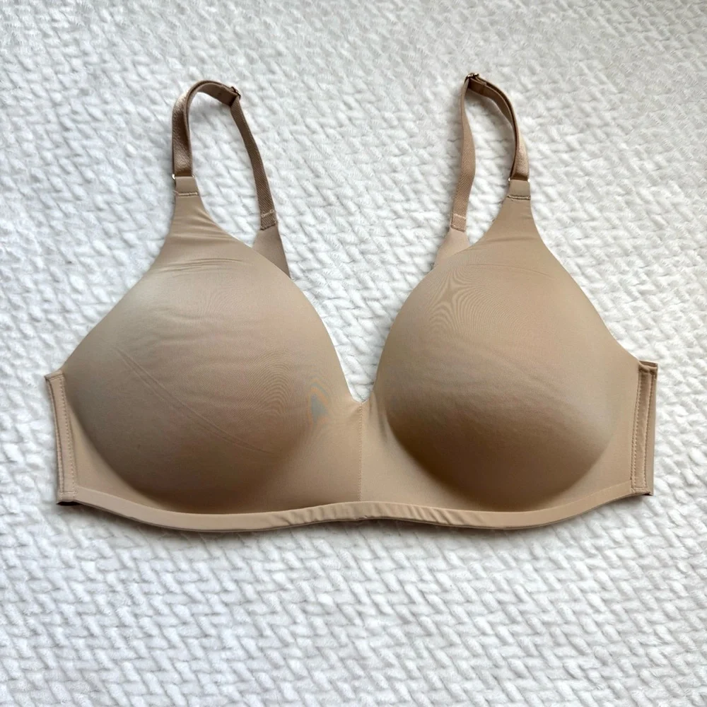 Soma Vanishing 360 Wireless Bra 38B Beige Back Closure Seamless Smoothing